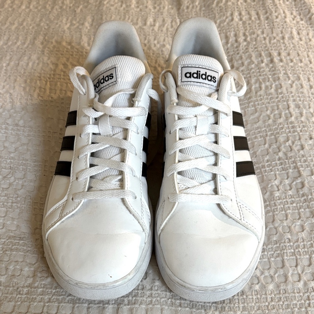 Adidas casual sneaker big kids size 6